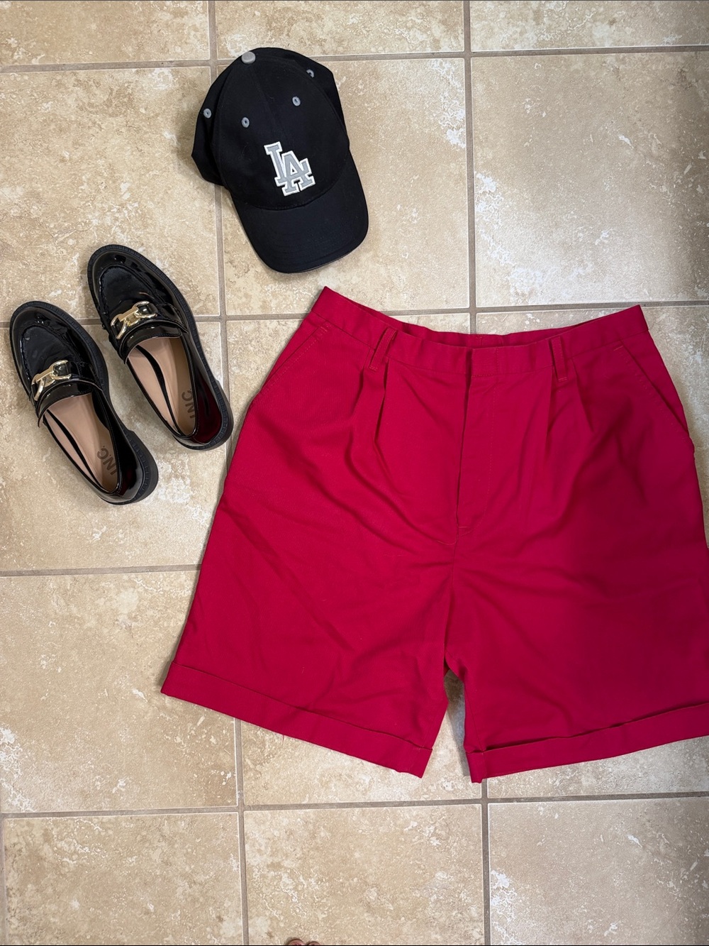 VTG
♥️KNEE LENGTH CUFFED PLEATED SHORTS SIZE 18
